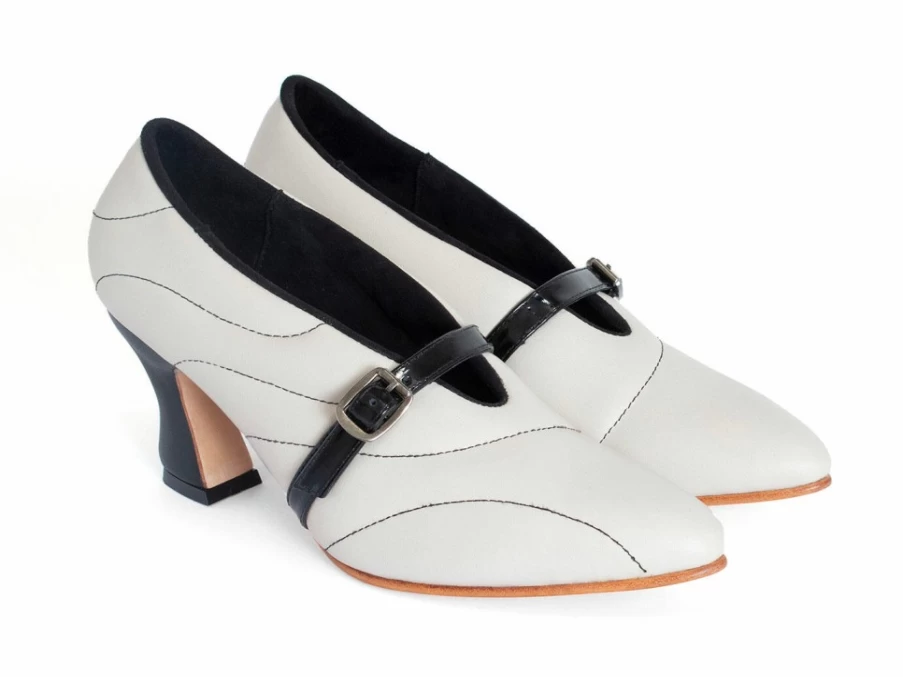 Fluevog Shoes Beige Quilted Minimalistic Padded Pump Kit