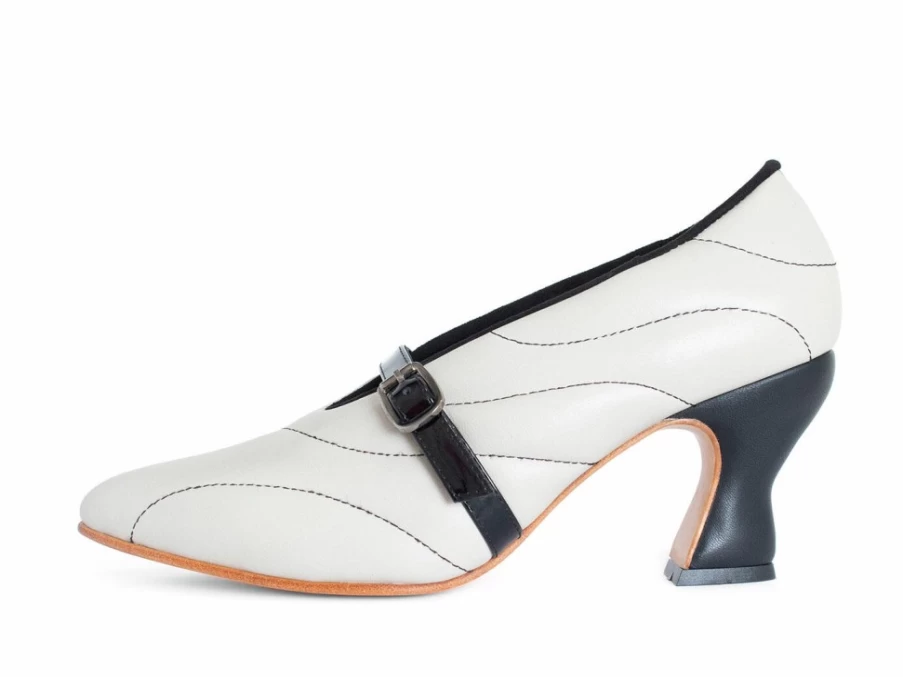 Fluevog Shoes Beige Quilted Minimalistic Padded Pump Kit